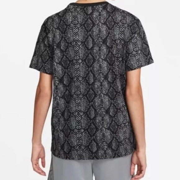 Lot of 2x NWT [Nike] AOP Boyfriend Short Sleeve Snakeprint T-Shirts Women’s XS - Picture 7 of 12